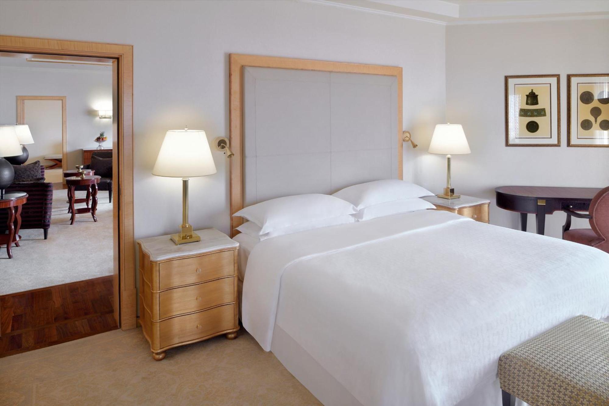 Sheraton Dammam Hotel & Convention Centre Ngoại thất bức ảnh A bedroom at the Four Seasons Hotel