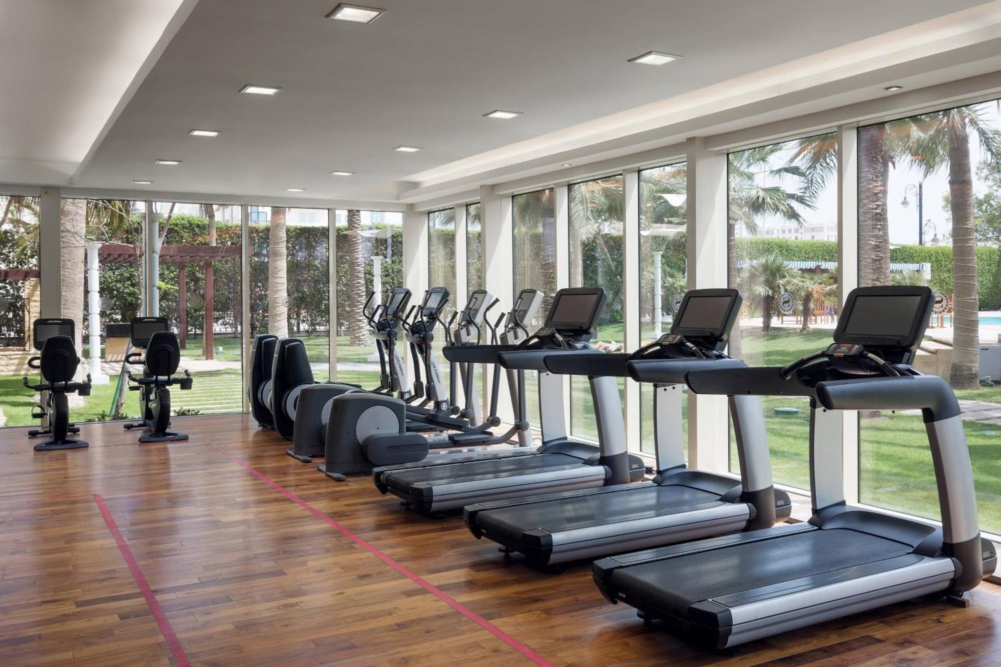 Sheraton Dammam Hotel & Convention Centre Ngoại thất bức ảnh The gym at the Jumeirah Beach Hotel