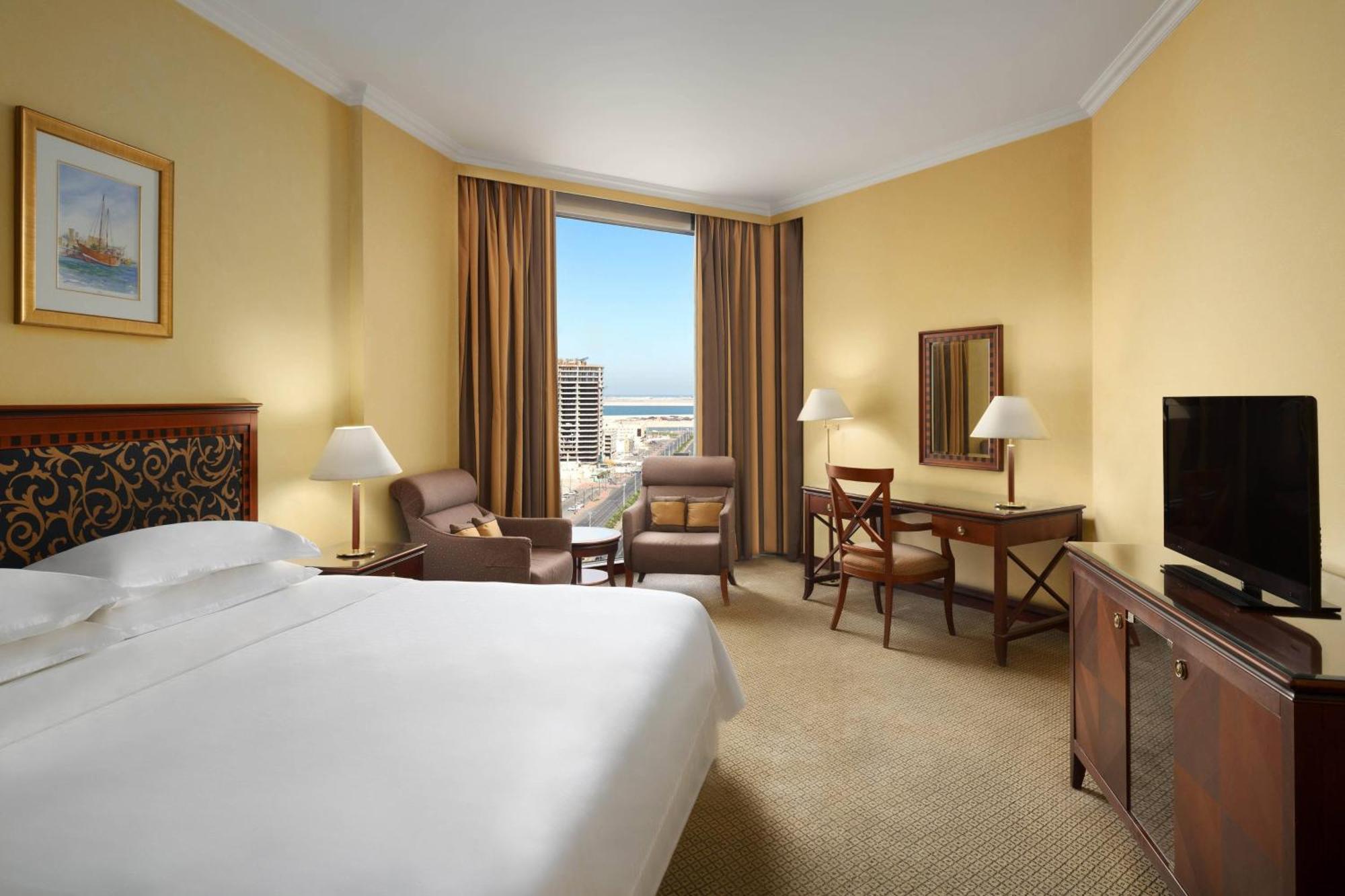 Sheraton Dammam Hotel & Convention Centre Ngoại thất bức ảnh A guest room at the Hilton Alexandria