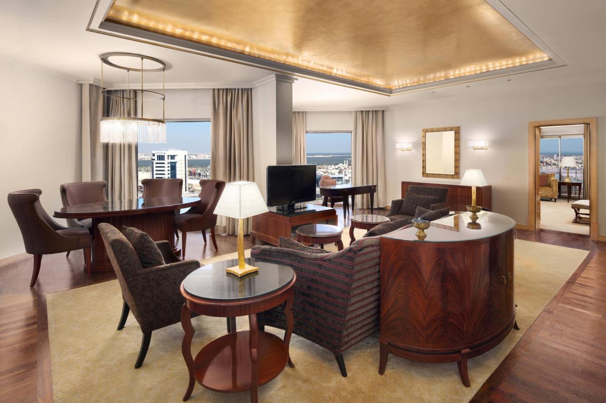 Sheraton Dammam Hotel & Convention Centre Ngoại thất bức ảnh A suite at the hotel